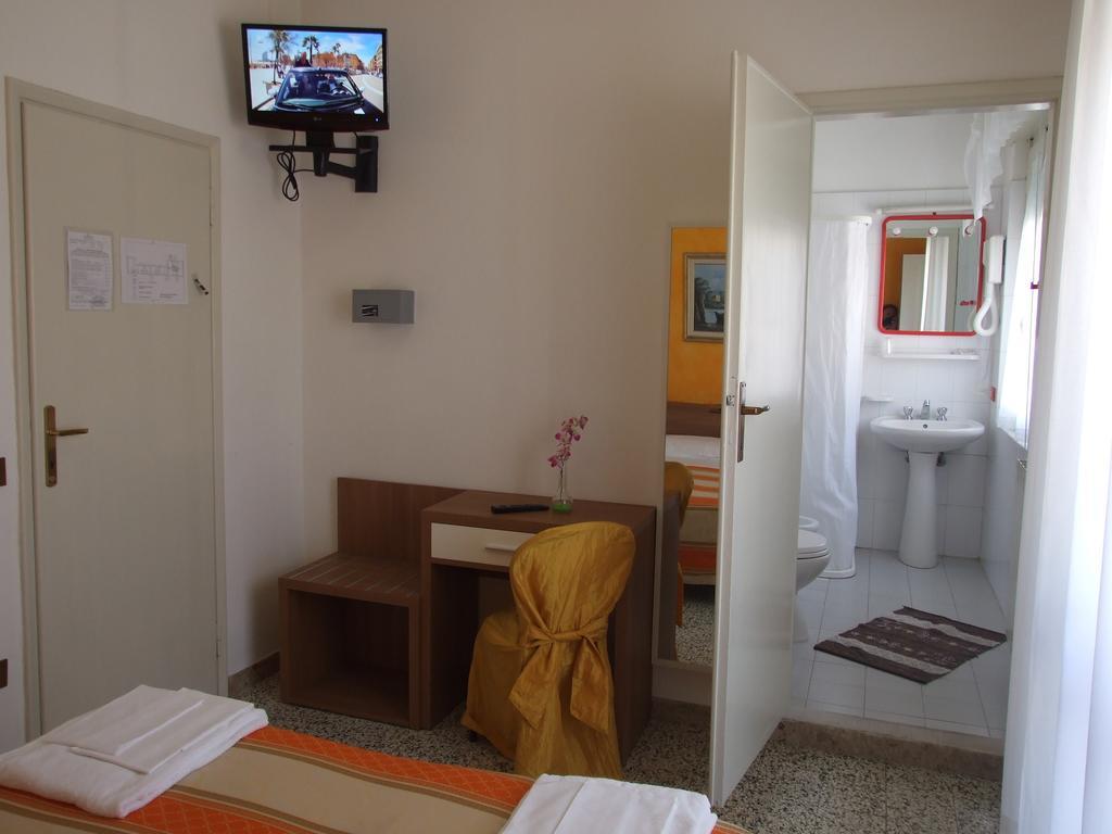 Hotel Derna Viareggio Pokój zdjęcie