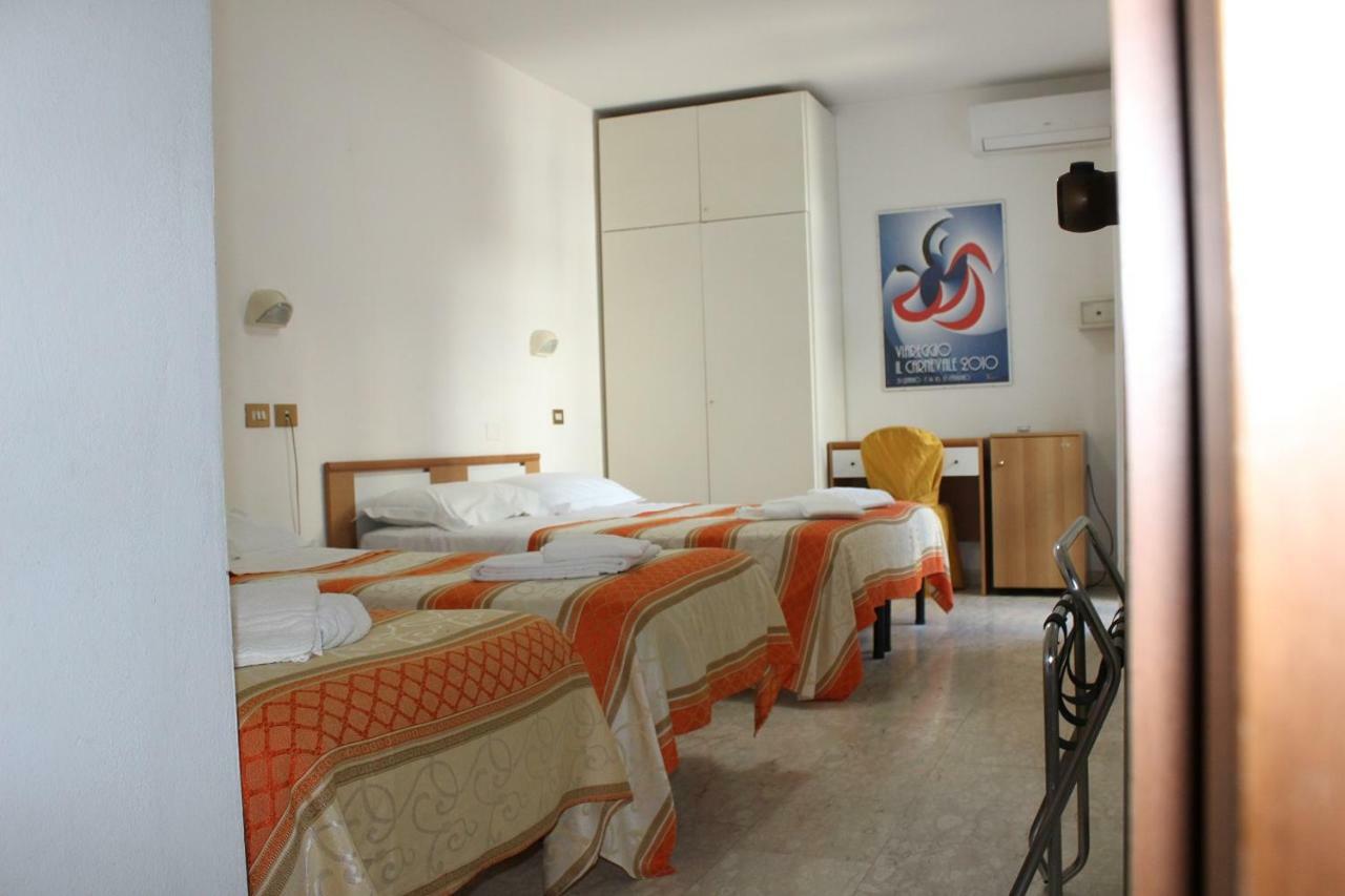 Hotel Derna Viareggio Zewnętrze zdjęcie